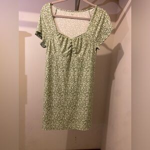 SO Light Sweetheart Neckline Mini Dress With Green and White Ditsy Floral Print